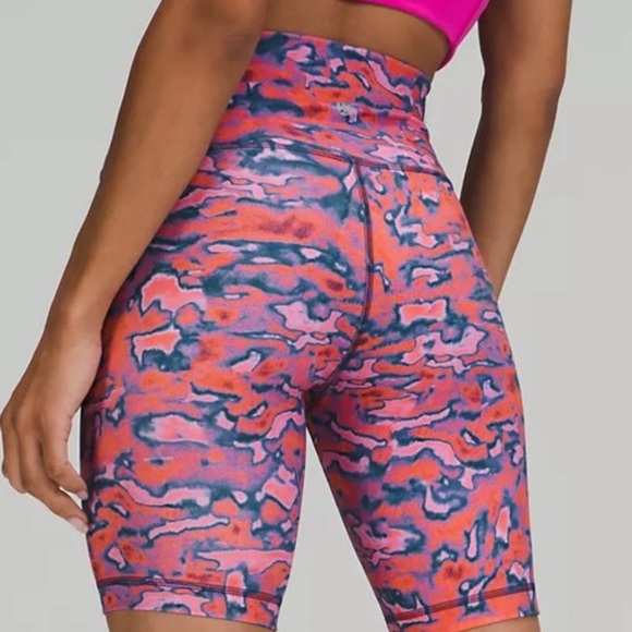 🤍 LuLu Wunder Train High-Rise Short 8” 🤍 - Picture 4 of 5